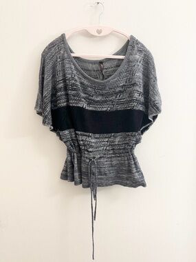 5/$15 🩷 Absolutely Creative Worldwide Gray & Black Drawstring Knit Tunic